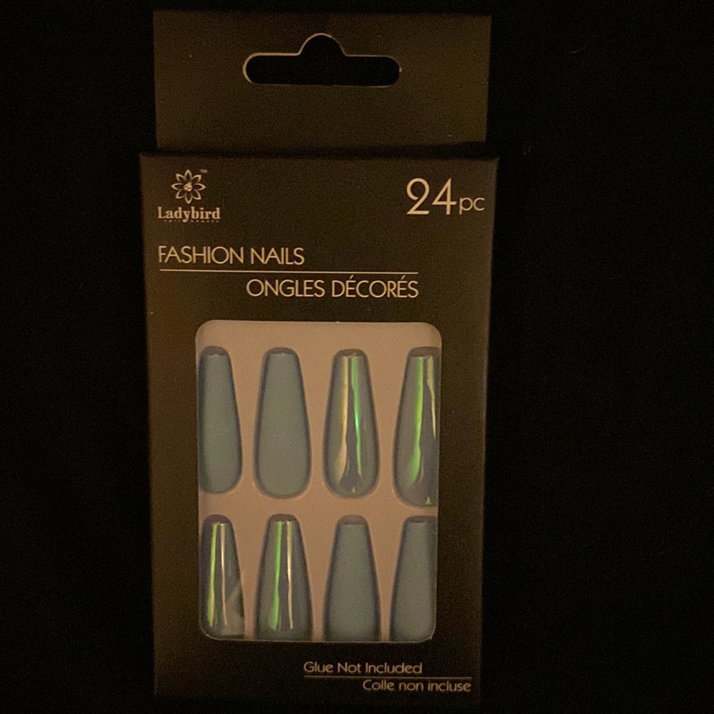 Lovely press on nails